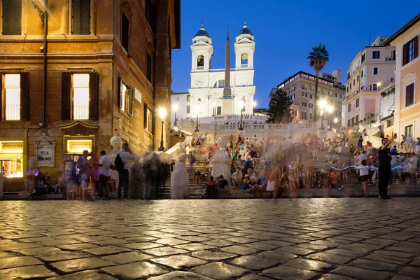 Piazza di Spagna and the Spanish Steps in central Rome at night — Stock Photo, Image