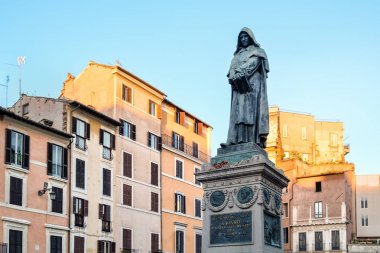 Roma'da Campo dei Fiori Giordano Bruno anıt