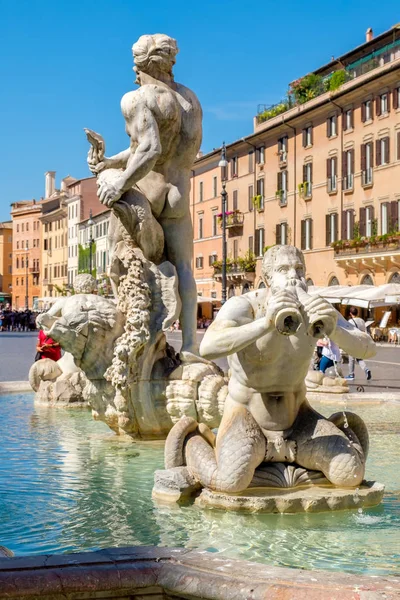 La Fontana del Moro ou fonte moura na Piazza Navona, em Roma — Fotografia de Stock
