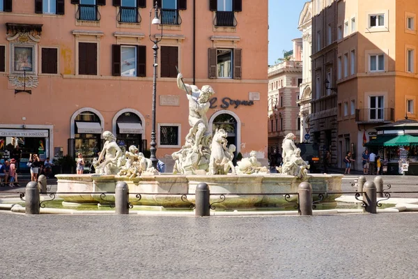 La Fontana del Nettuno ou Fonte de Netuno na Piazza Navona em Roma — Fotografia de Stock