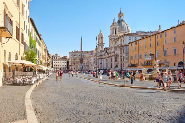 Piazza navona an einem schönen sommertag in rom — Stockfoto