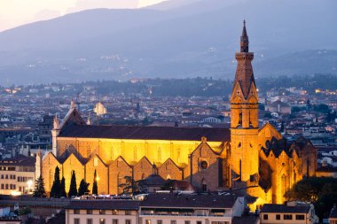 Floransa'da günbatımı manzaralı bir bazilika Santa Croce od