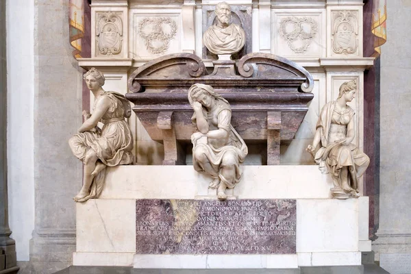 The tomb of Michelangelo at the Basilica of Santa Croce in Florence — Stock Photo, Image