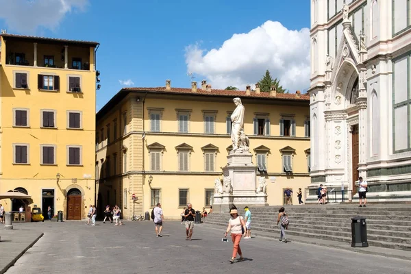Stadtbild in Florenz auf der Piazza di Santa Croce — Stockfoto