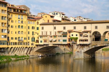 Ponte Vecchio nehre Arno Floransa şehir üzerinde üzerinde