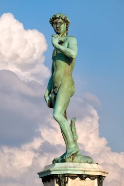 Piazzale Michelangelo Floransa'da, Michelangelo tarafından David heykelinin kopyası