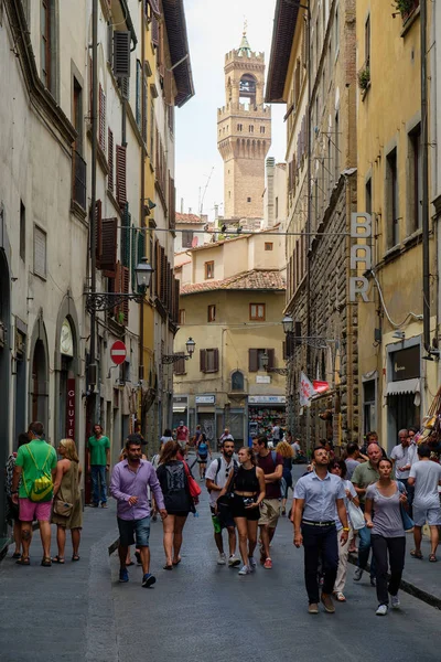 Stadtbild auf einer alten Straße in Florenz, Italien — Stockfoto