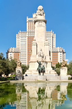 Plaza de Espana veya İspanya Meydanı Madrid Cervantes Anıtı ile