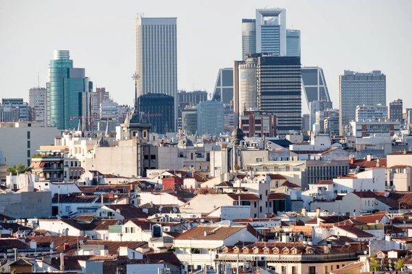 Veduta aerea della città di Madrid compreso il quartiere finanziario e degli affari — Foto Stock