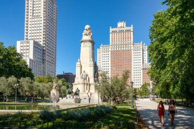 Plaza de Espana veya İspanya Meydanı Madrid Cervantes Anıtı ile