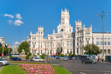 Ünlü Cibeles Meydanı ve iletişim Sarayı Madrid