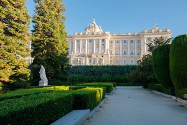 Royal Palace of Madrid ve bahçelerinin
