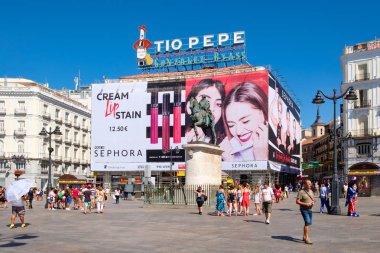 Puerta del Sol, Madrid en ünlü Meydanı ve busisest