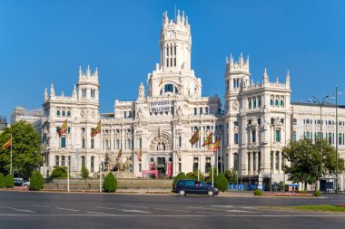 Ünlü Cibeles Meydanı ve iletişim Sarayı Madrid