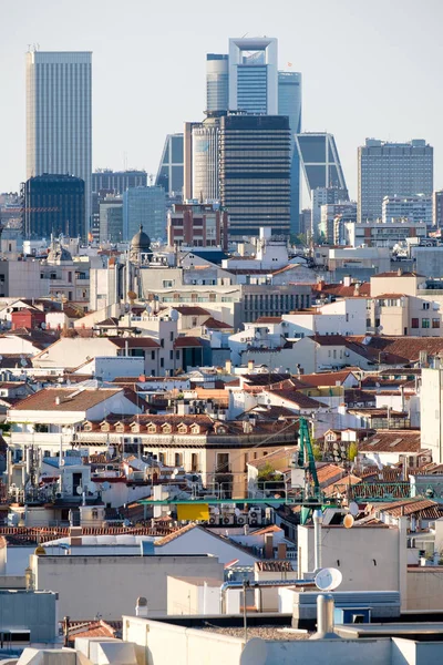 Luchtfoto van Madrid met inbegrip van de zakelijke en financiële district — Stockfoto