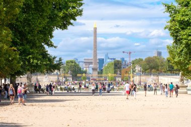 Paris Tuileries Garden yaz zevk Parisians