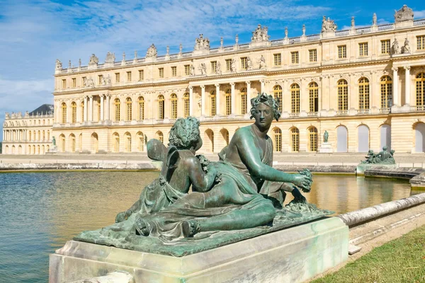 O Palácio Real de Versalhes perto de Paris, na França — Fotografia de Stock