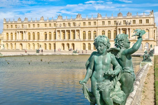 O Palácio Real de Versalhes perto de Paris, na França — Fotografia de Stock