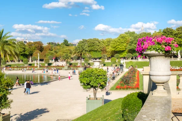 Люксембургский сад в Париже — стоковое фото