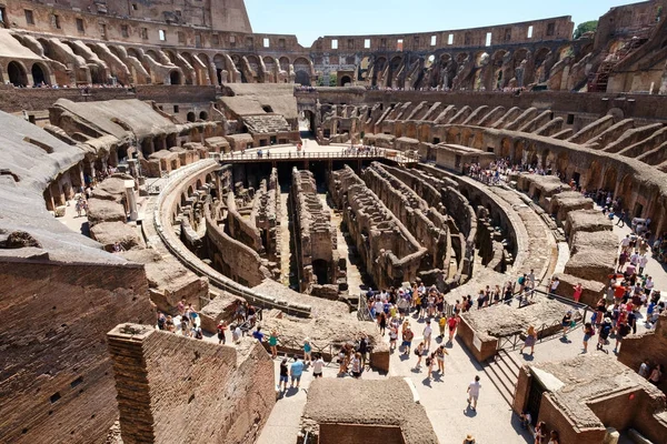 Le rovine del Colosseo a Roma — Foto Stock