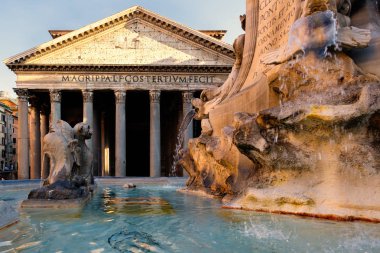 Alacakaranlıkta antik Panteon Roma