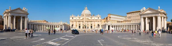 Panoramisch uitzicht over Vaticaanstad en de Sint-Pietersbasiliek in Rome — Stockfoto