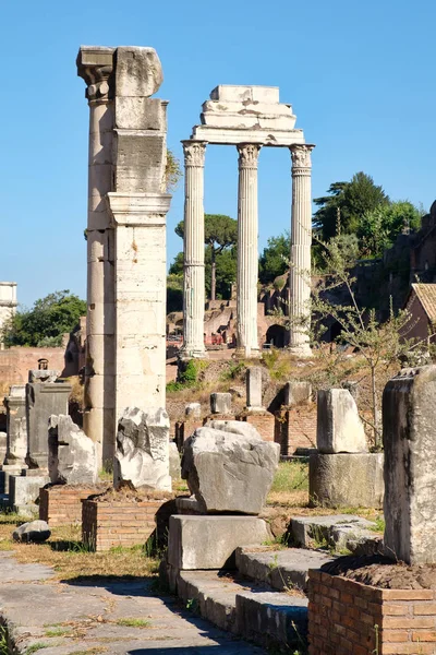 Ruiny starověké římské Forum v Římě — Stock fotografie