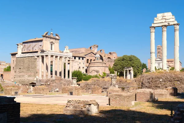 Ruinen des antiken römischen Forums in Rom — Stockfoto