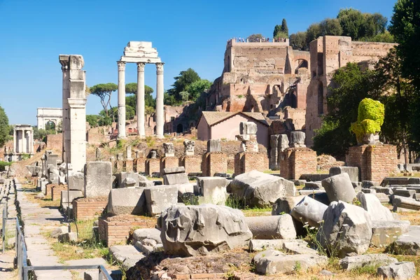 Ruïnes van de oude Roman Forum in Rome — Stockfoto