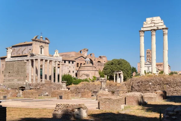 Das antike römische forum in central rom — Stockfoto