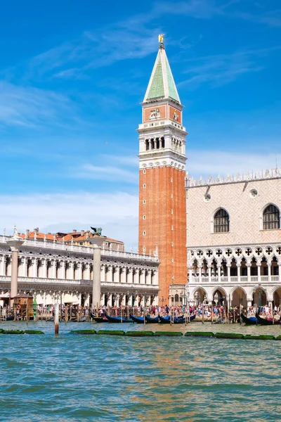 Plaza de San Marcos vista desde el Gran Canal de Venecia — Foto de Stock