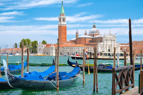 Góndolas en el Gran Canal de Venecia junto a la Plaza de San Marcos — Foto de Stock
