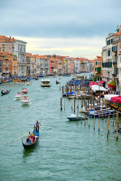 Vista del Gran Canal de Venecia desde el Puente de Rialto — Foto de Stock