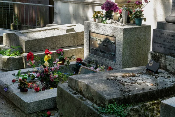 The grave of Jim Morrison at Pere Lachaise cemetery in Paris — Stock Photo, Image