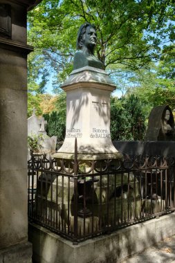 Honore de Balzac Paris'te Pere Lachaise mezarlığında mezar