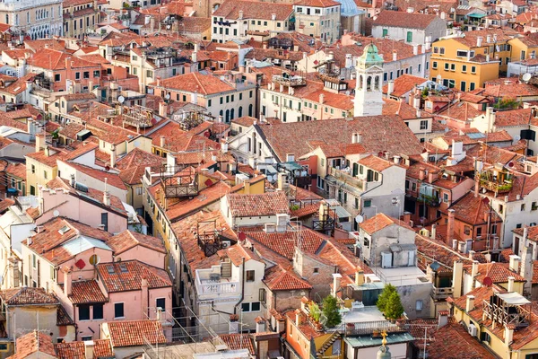 Luftaufnahme der alten mittelalterlichen Stadt Venedig in Italien — Stockfoto