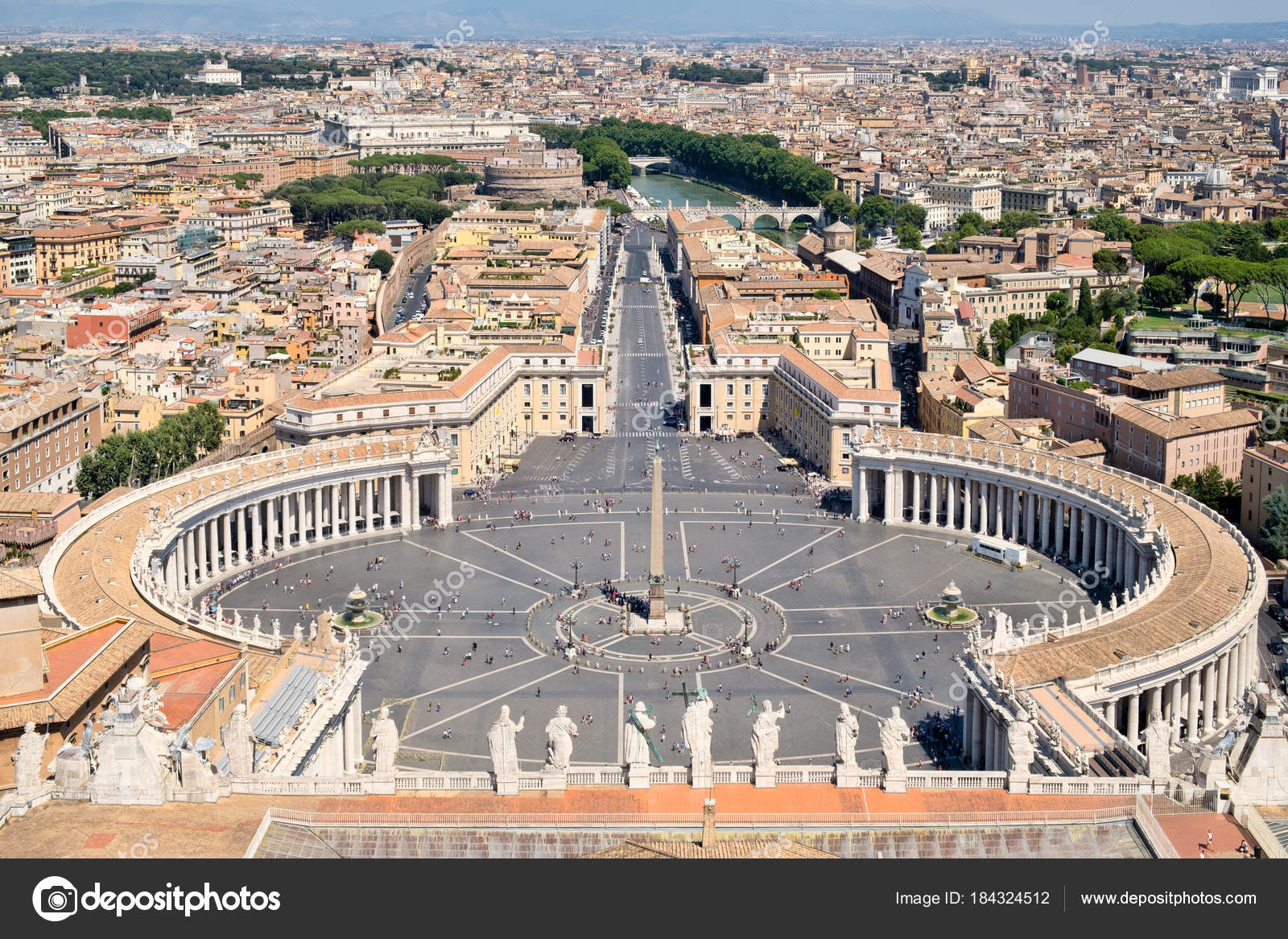 Vista da Praça São Pedro, do Vaticano e da cidade de Roma fotos