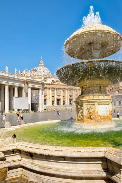 The Basilica of Saint Peter at the Vatican in Rome — Stock Photo, Image