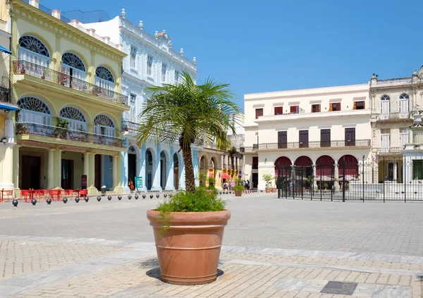 Plaza Vieja veya eski Meydanı, eski Havana'nın ikonik bir dönüm noktası — Stok fotoğraf