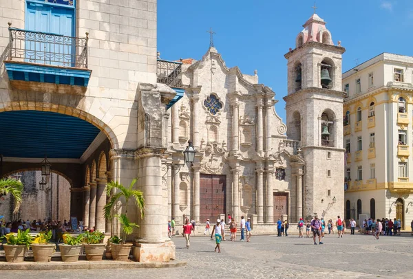 Praça da Catedral em Havana Velha — Fotografia de Stock