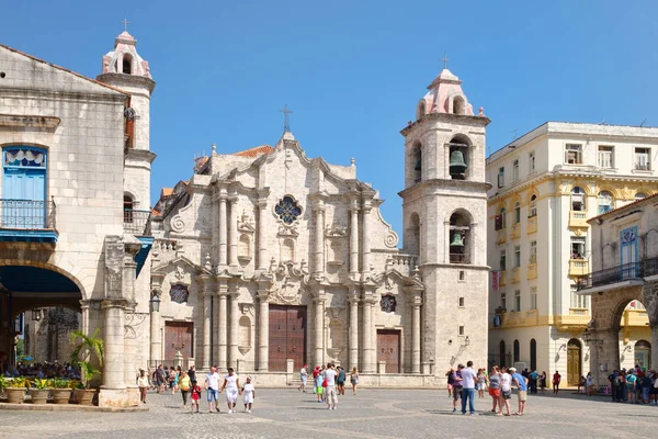 Het plein van de kathedraal in oud Havana — Stockfoto