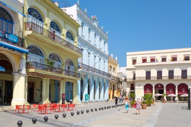 Plaza Vieja, eski Havana'nın önemli turistik mekanlarına