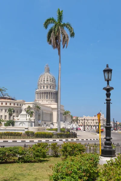 Capitol stavba v centru města Havana — Stock fotografie