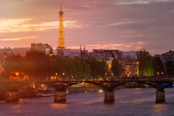 夕暮れのパリの街 — ストック写真