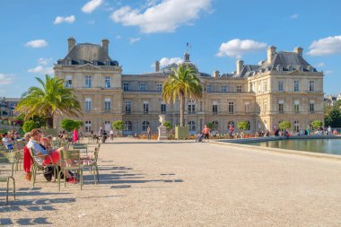 Lüksemburg Sarayı Paris güzel bir günde