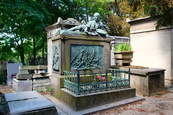Могила художника Теодора Джерико на кладбище Пер-Лашез — стоковое фото