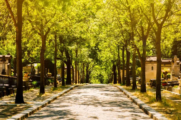 The Pere Lachaise Cemetery in Paris — Stock Photo, Image
