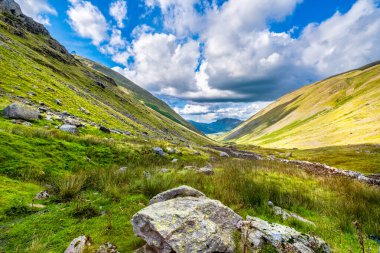 İngiltere 'nin Lake District bölgesinde vadiler ve dağlar 