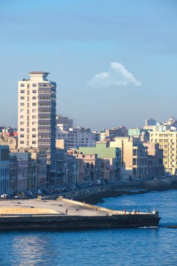 Havana manzarası ve ünlü deniz Malecón Caddesi 