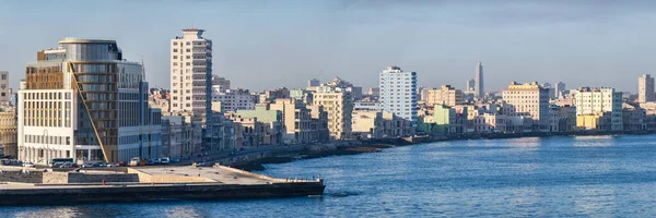 Vedere panoramică a orizontului Havanei și a bulevardului Malecon — Fotografie, imagine de stoc